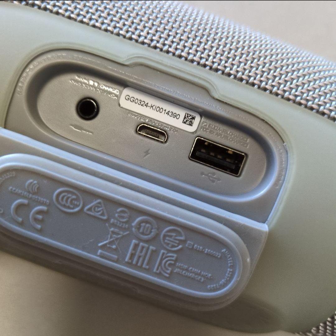 JBL ワイヤレススピーカー　charge3