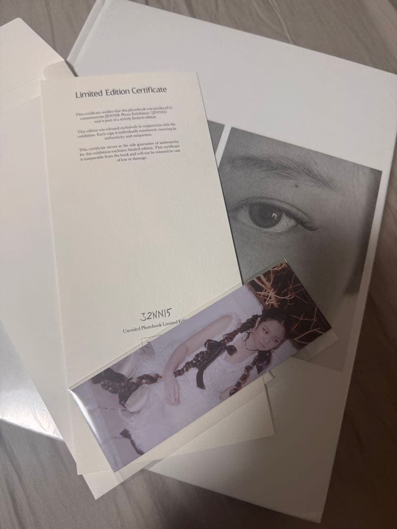 JENNIE J2NNI5 写真展 ジェニ 写真集フォトブック証明書しおり付き