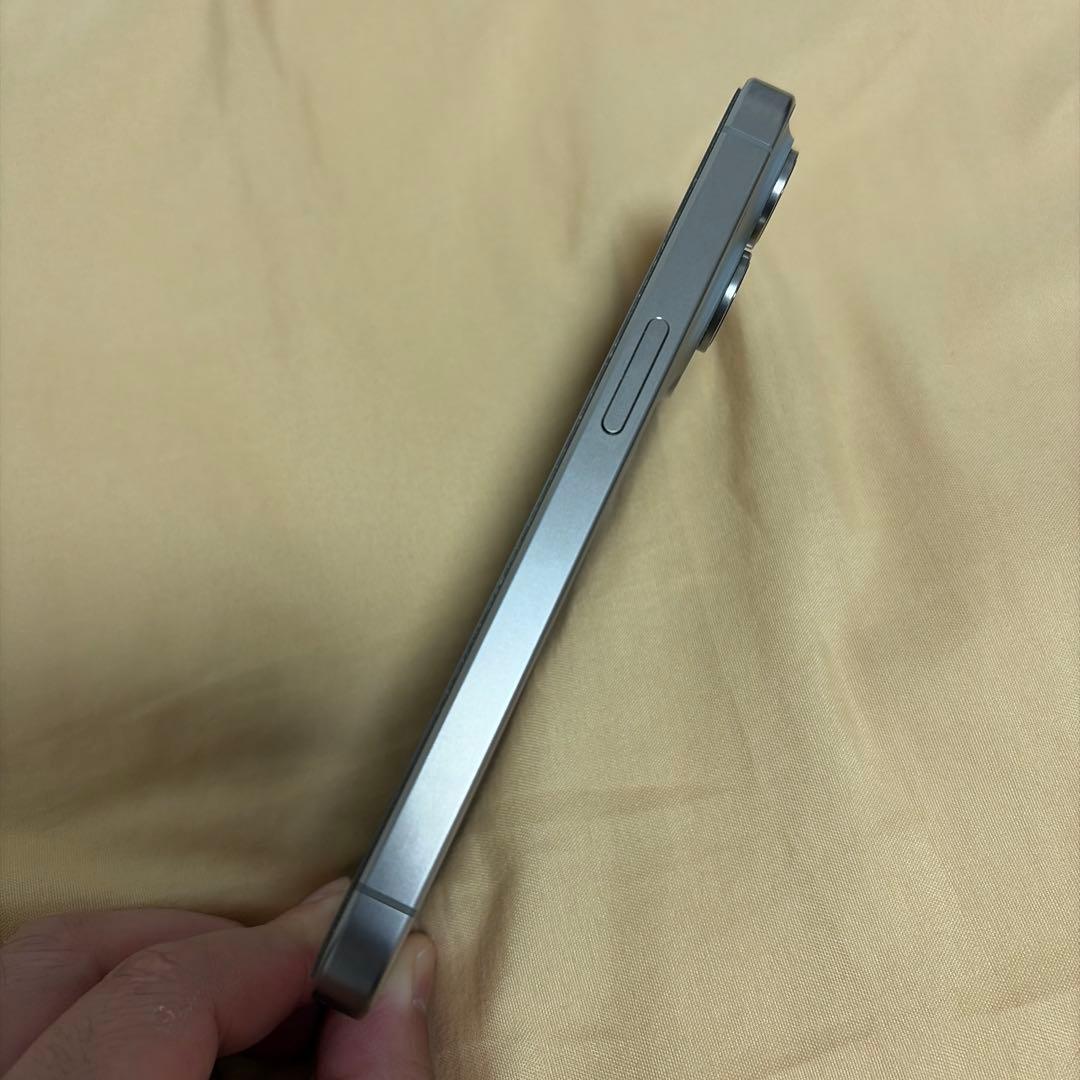 iPhone15Pro ナチュラルチタニウム　128GB