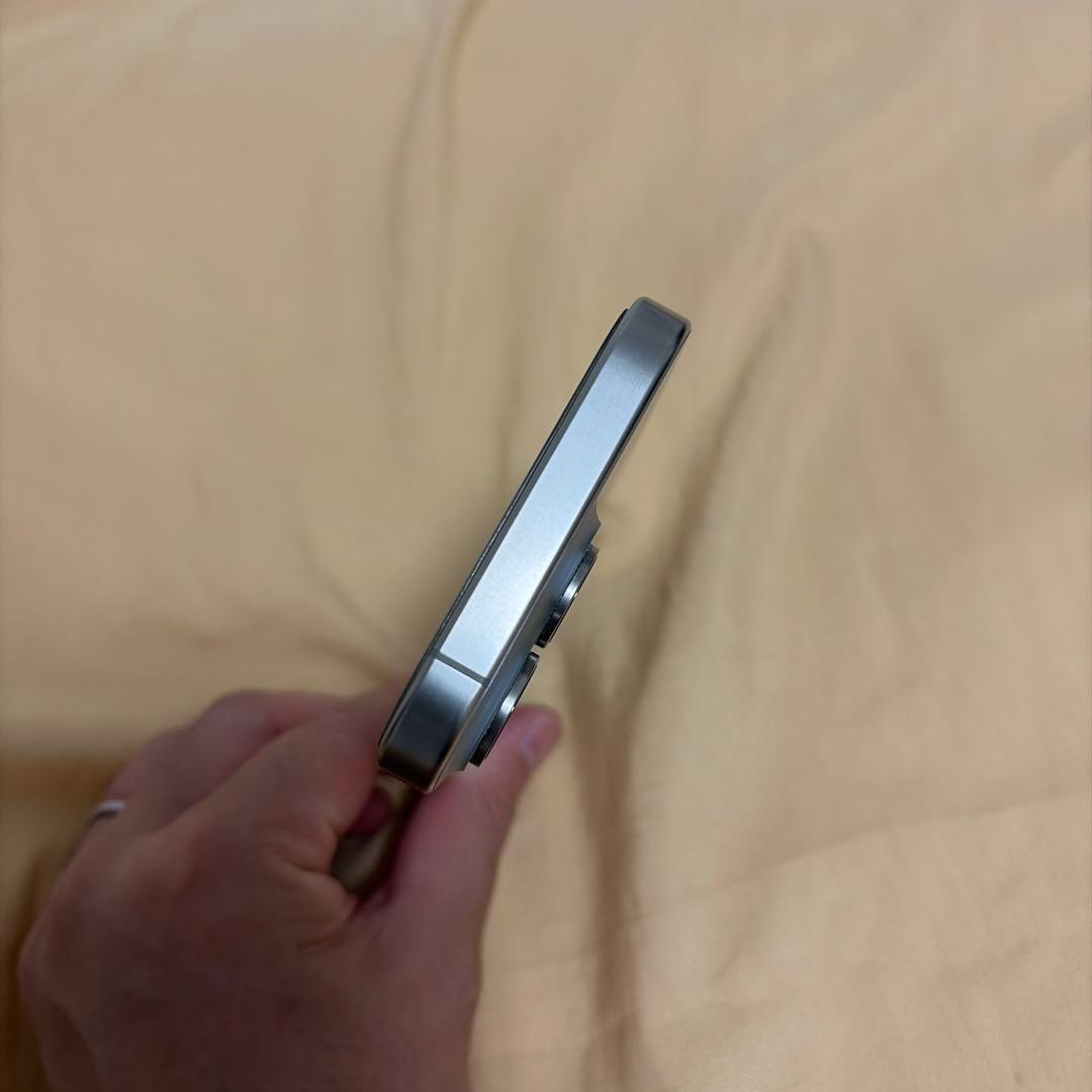 iPhone15Pro ナチュラルチタニウム　128GB