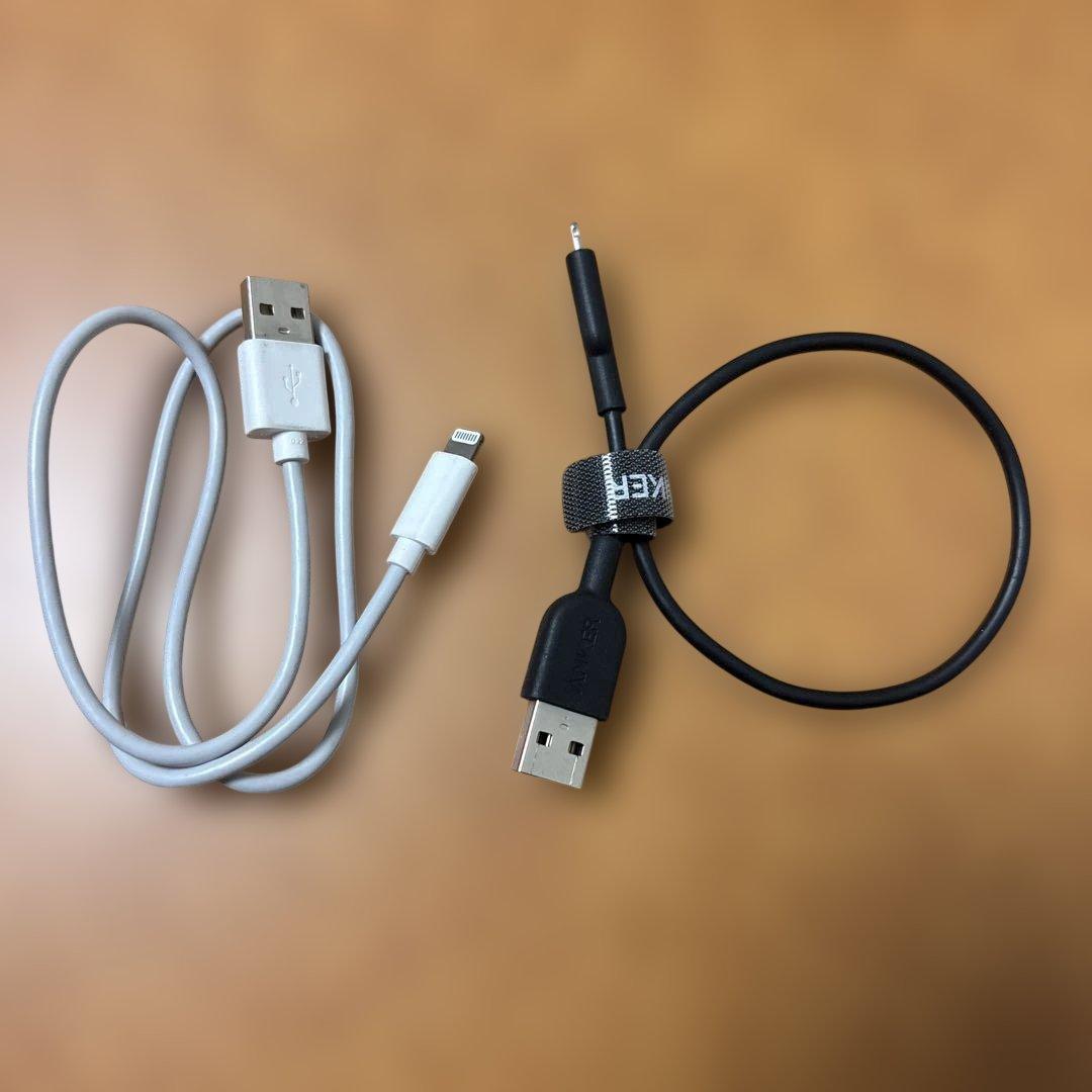 iPhone XR 64GB ブラック　ライトニングケーブル付き