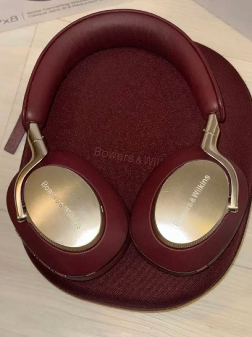 Bowers & Wilkins Px8 バーガンディ・ワイヤレスヘッドホン