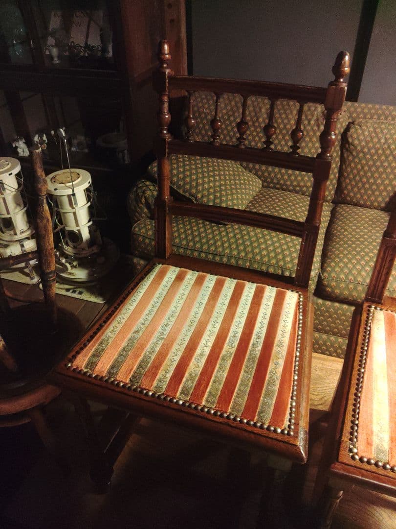 希少　フランス　アンティークチェア　２脚　彫刻　ヴィンテージ　椅子　レア