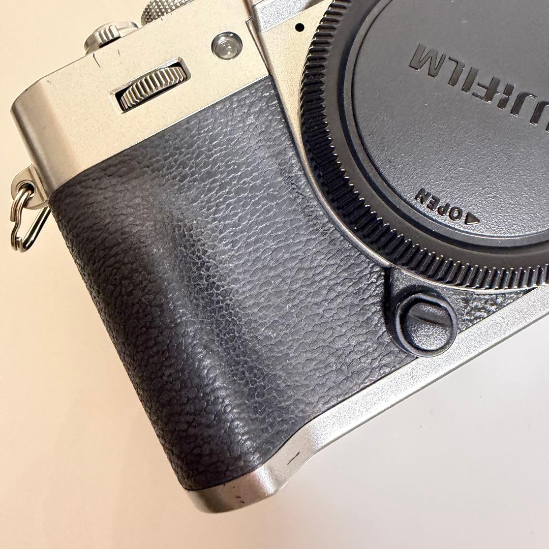 T*y様 Fujifilm X-T30 ミラーレスカメラ 本体 シルバー