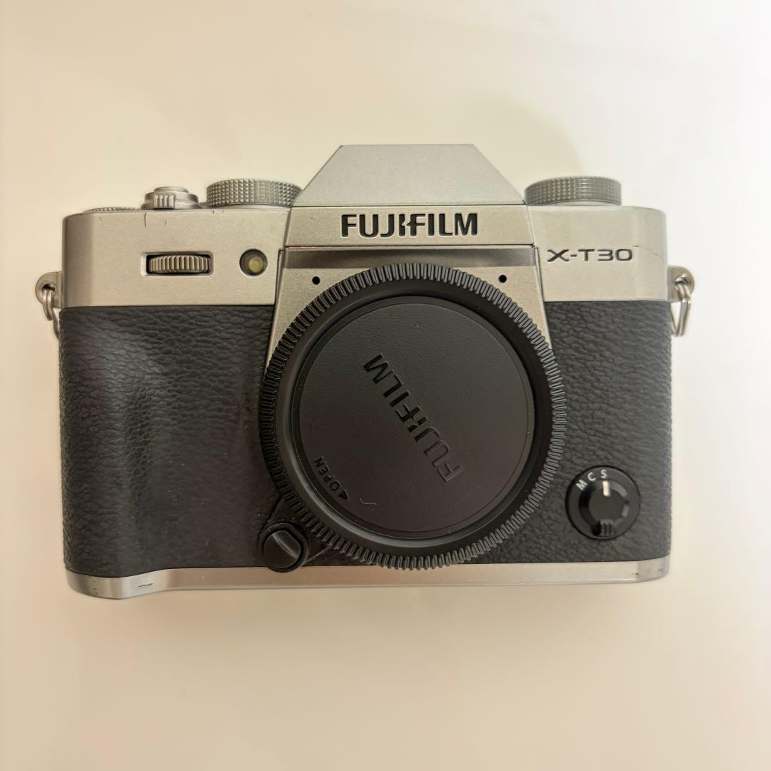 T*y様 Fujifilm X-T30 ミラーレスカメラ 本体 シルバー
