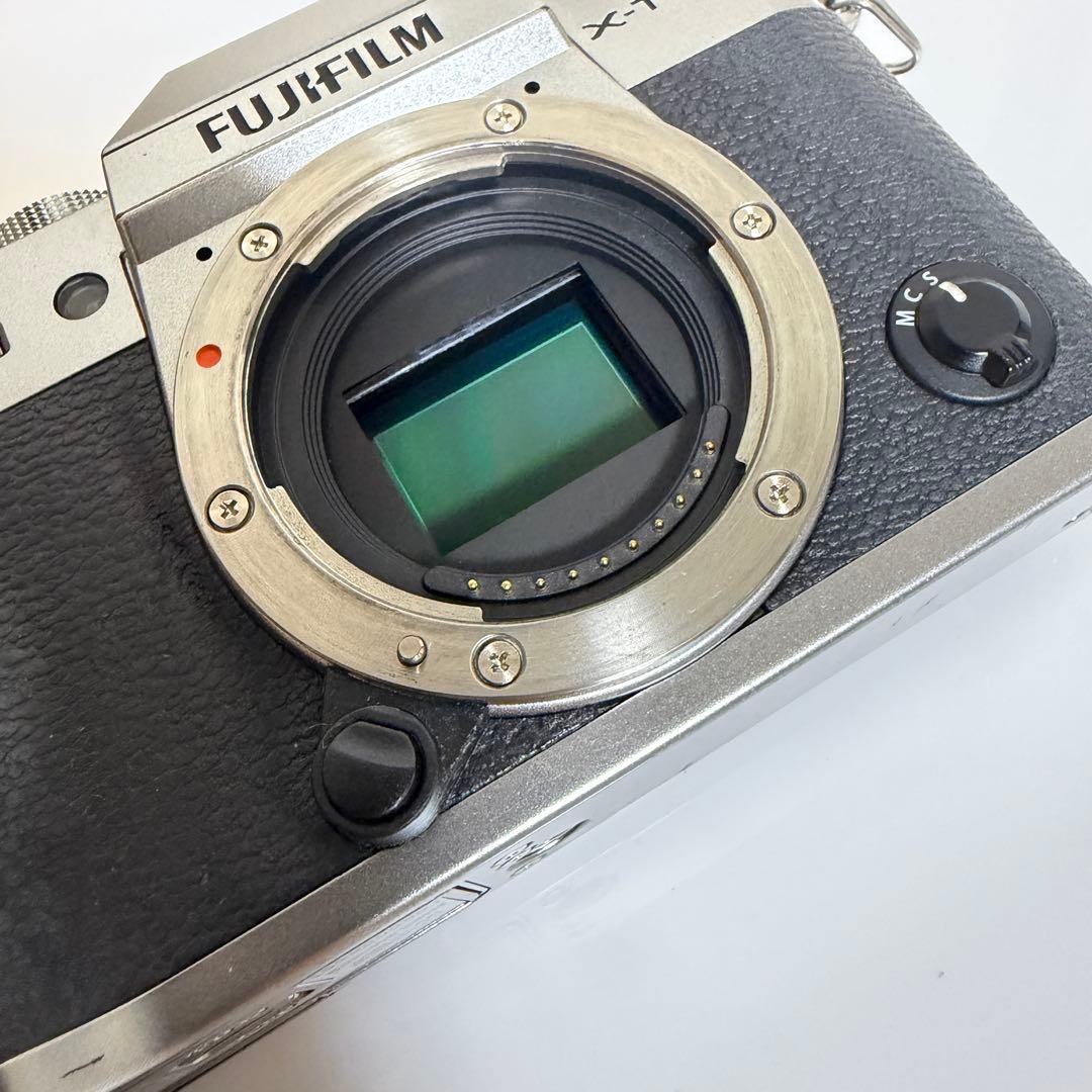 T*y様 Fujifilm X-T30 ミラーレスカメラ 本体 シルバー