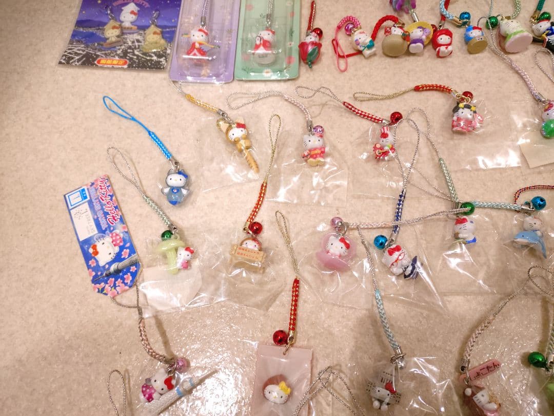 公*o様 ハローキティ　ご当地ストラップ他　ゴリエキティマスコット　60点