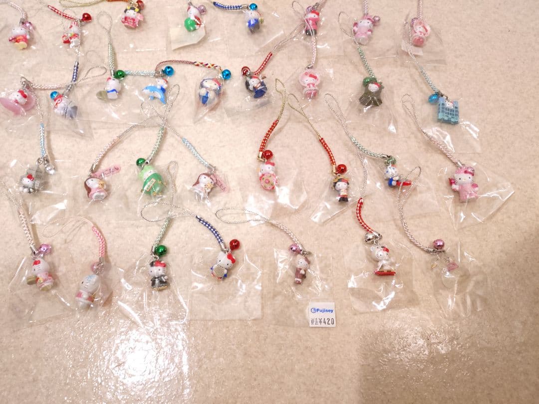 公*o様 ハローキティ　ご当地ストラップ他　ゴリエキティマスコット　60点