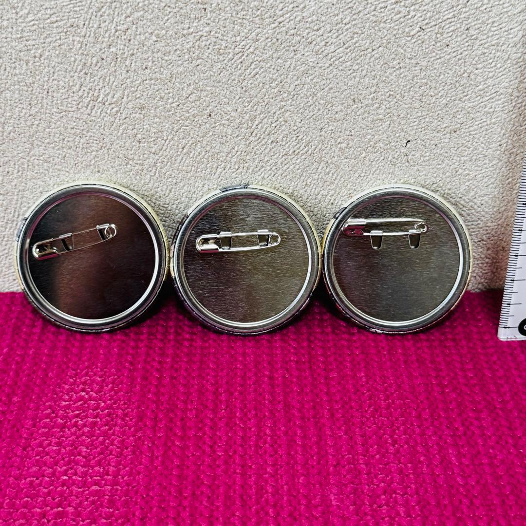 進撃の巨人 エレン リヴァイ ハンジ 缶バッジ セット ！