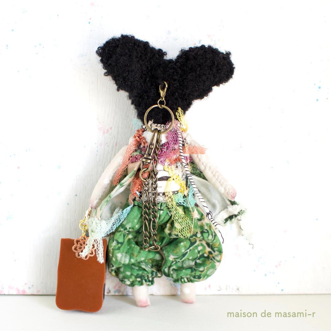 黒白ハチワレ猫のミニぬいぐるみ 13.5cm バックチャーム付き moda