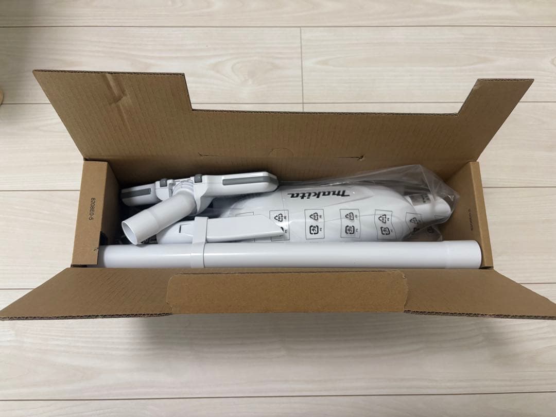 マキタ Makita 充電式掃除機 CL181FDZW