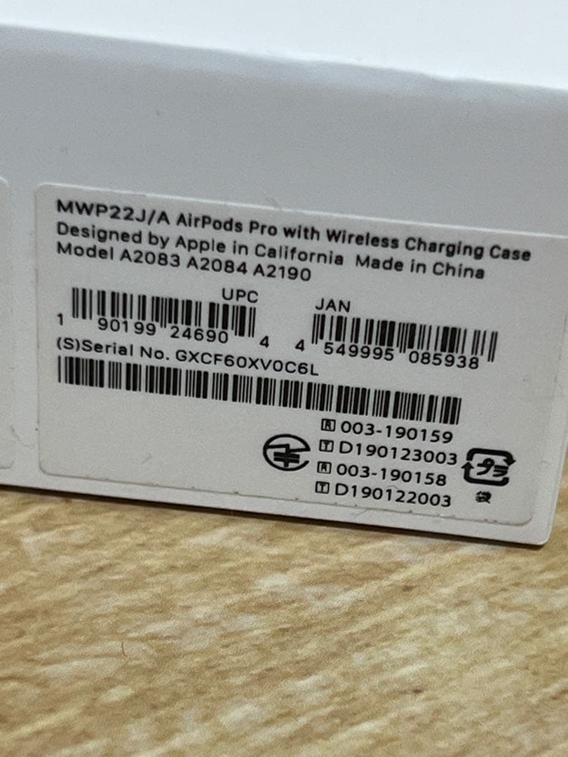 Apple純正 AirPods Pro 第 2 世代 充電ケースと左イヤホン