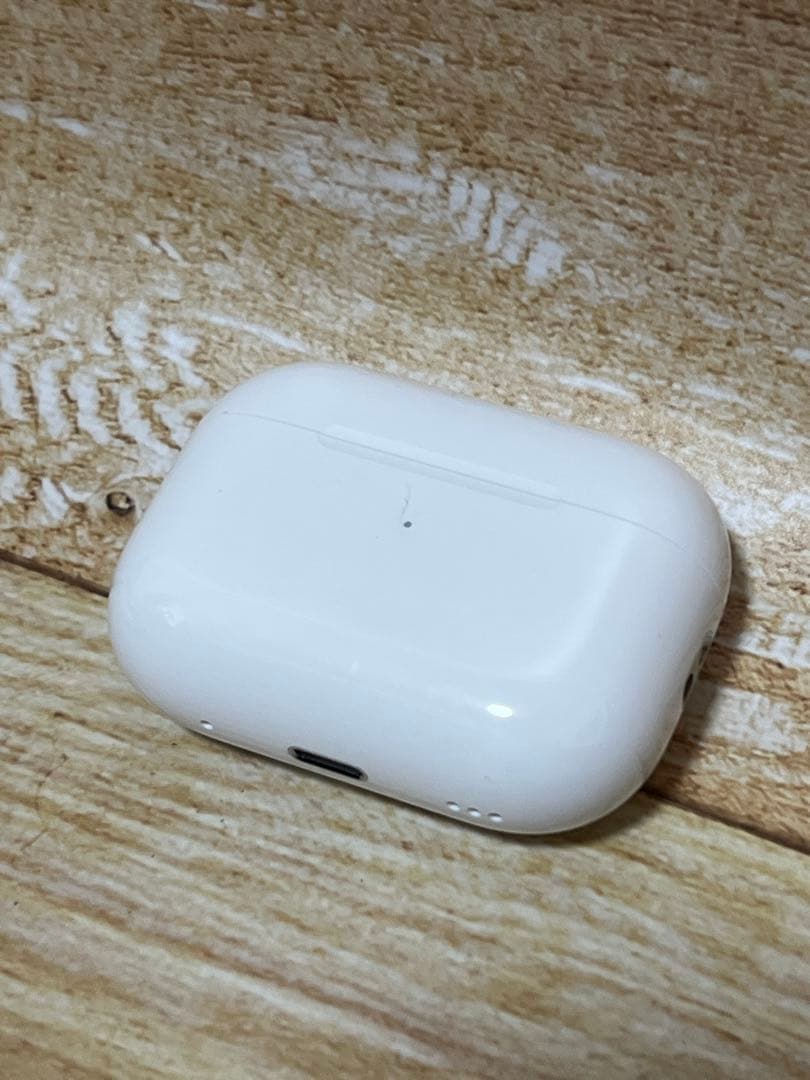Apple純正 AirPods Pro 第 2 世代 充電ケースと左イヤホン