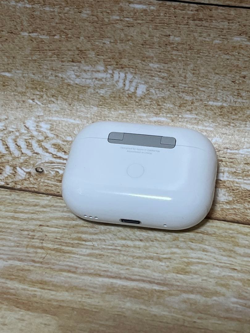 Apple純正 AirPods Pro 第 2 世代 充電ケースと左イヤホン