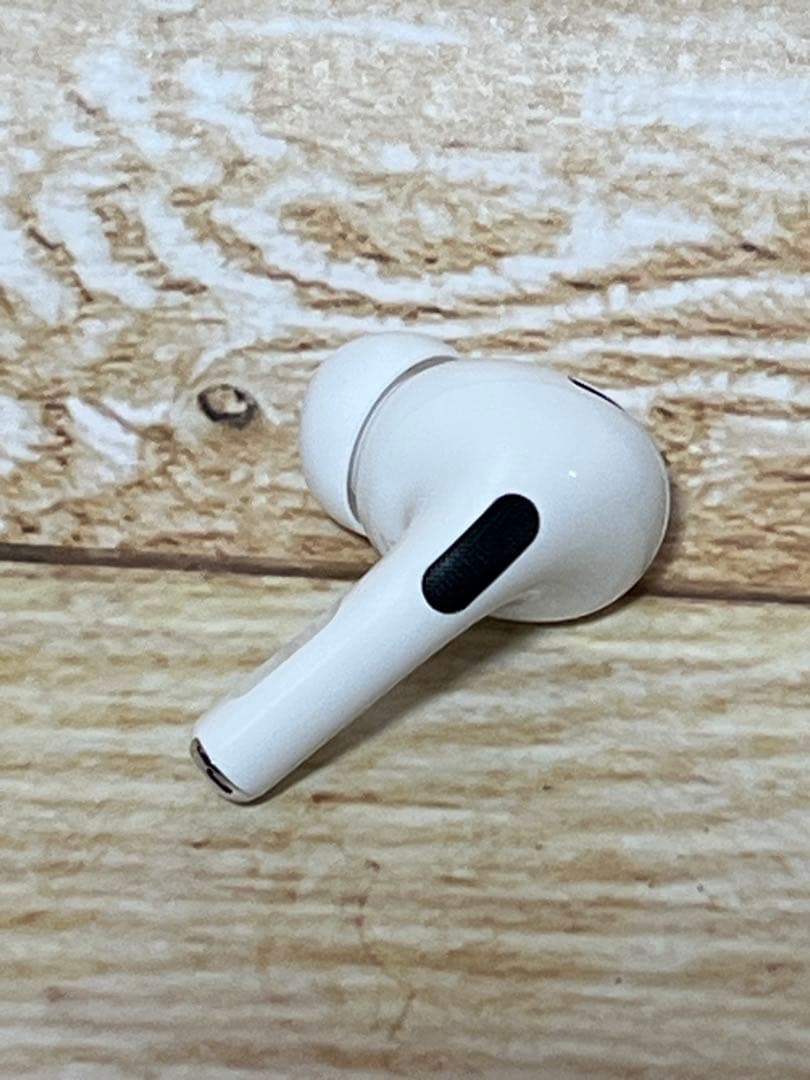 Apple純正 AirPods Pro 第 2 世代 充電ケースと左イヤホン