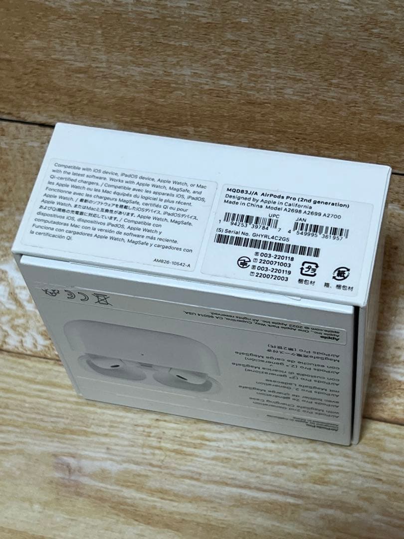 Apple純正 AirPods Pro 第 2 世代 充電ケースと左イヤホン