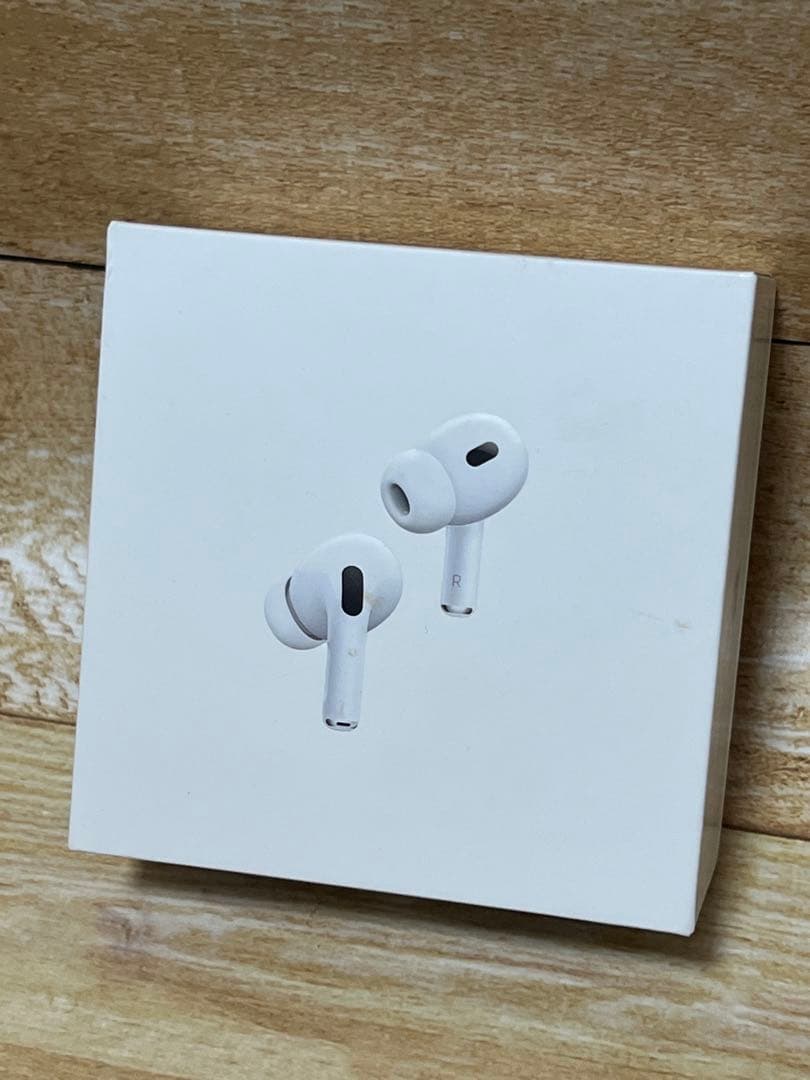 Apple純正 AirPods Pro 第 2 世代 充電ケースと左イヤホン