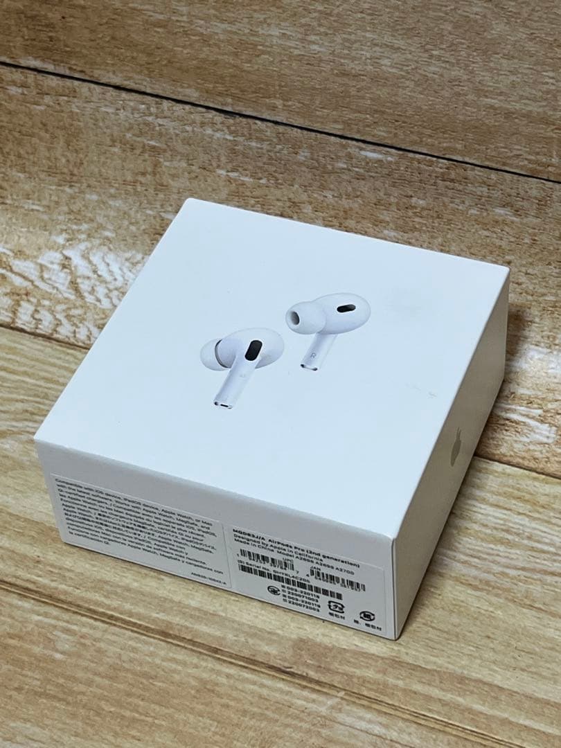 Apple純正 AirPods Pro 第 2 世代 充電ケースと左イヤホン