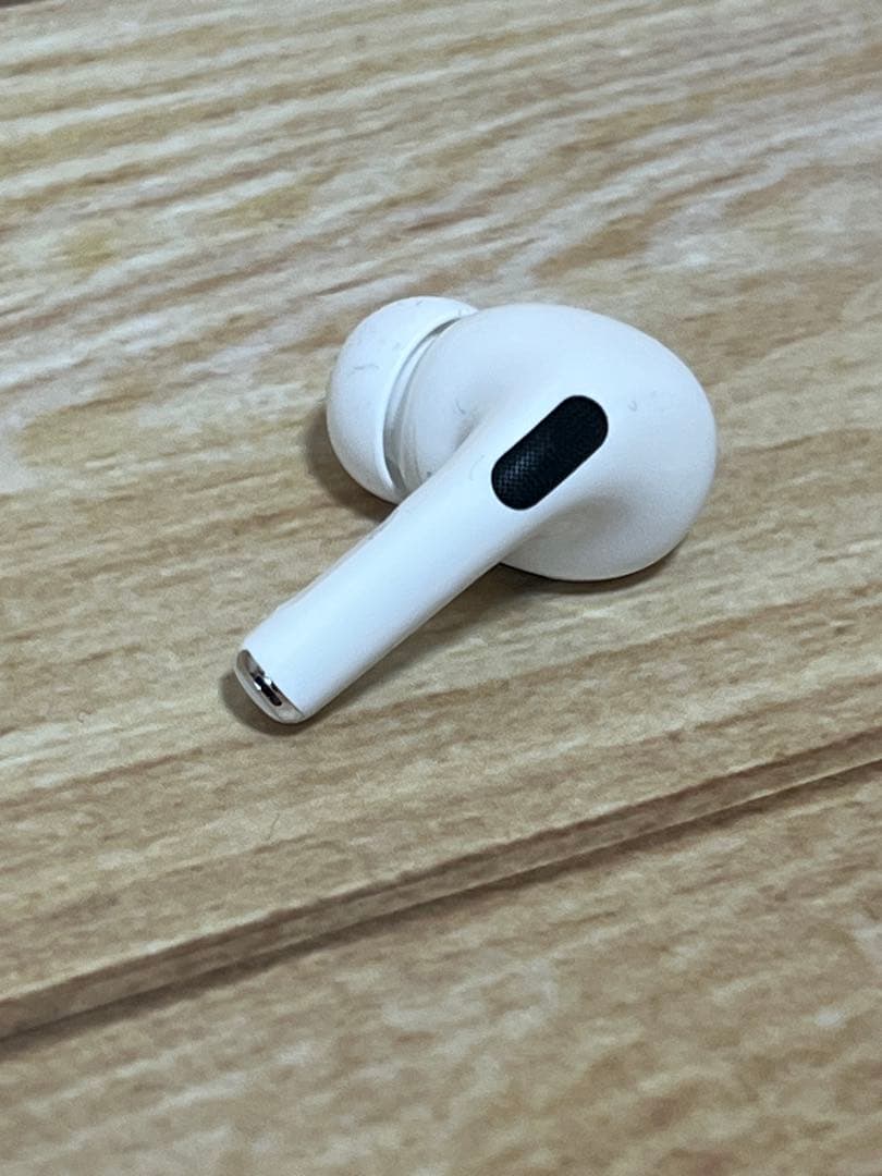 Apple純正 AirPods Pro 第 2 世代 充電ケースと左イヤホン