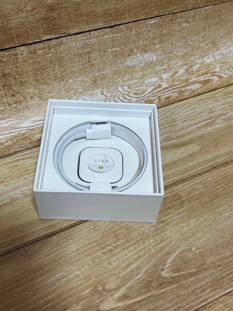 Apple純正 AirPods Pro 第 2 世代 充電ケースと左イヤホン