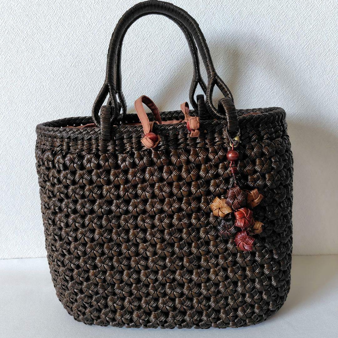 クラフトで作った山葡萄風柿渋染めアンティーク調花結び編みかごバッグ（巾着タイプ）