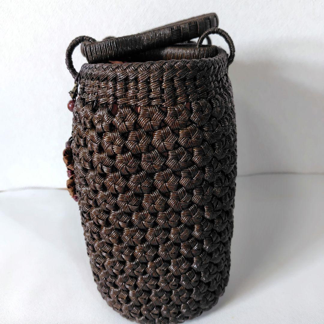 クラフトで作った山葡萄風柿渋染めアンティーク調花結び編みかごバッグ（巾着タイプ）