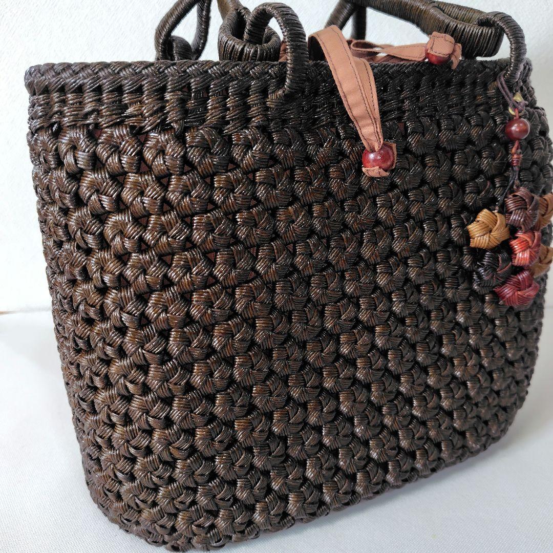 クラフトで作った山葡萄風柿渋染めアンティーク調花結び編みかごバッグ（巾着タイプ）