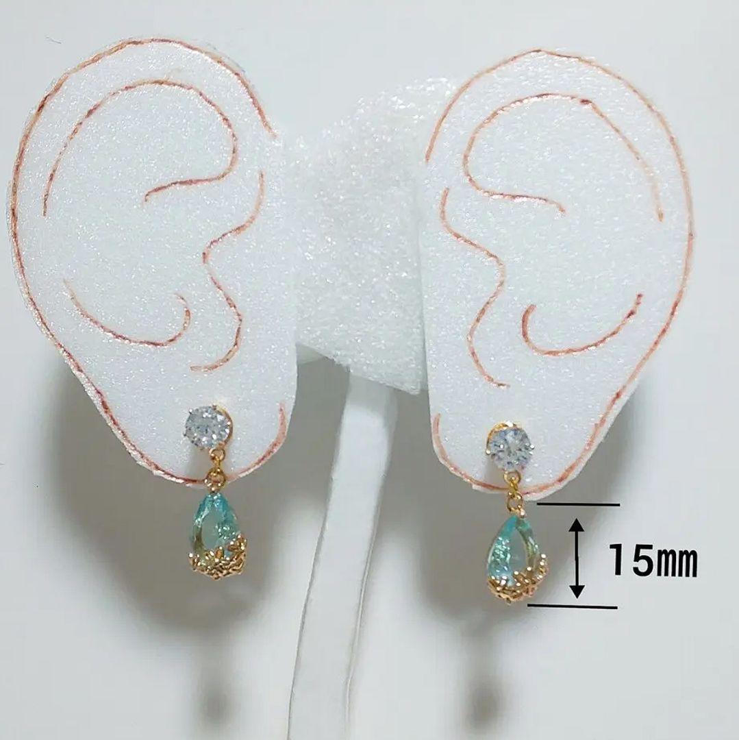 【702】クリスタルチャームのピアス