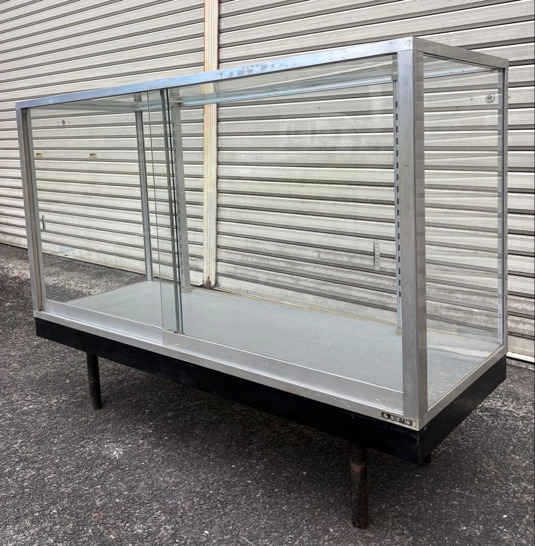 昭和レトロなショーケース中型・棚板2枚あります。値下げ！