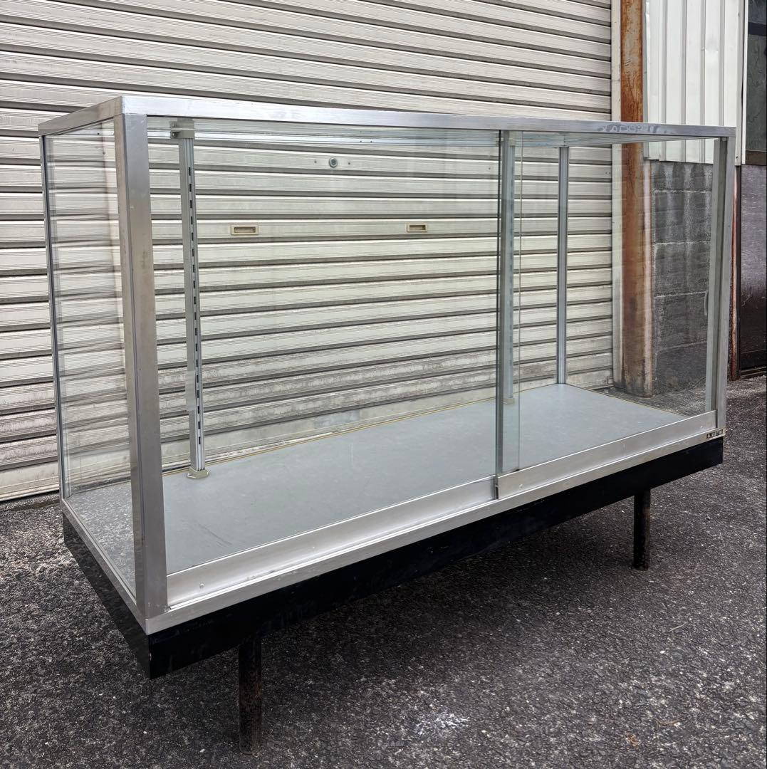 昭和レトロなショーケース中型・棚板2枚あります。値下げ！