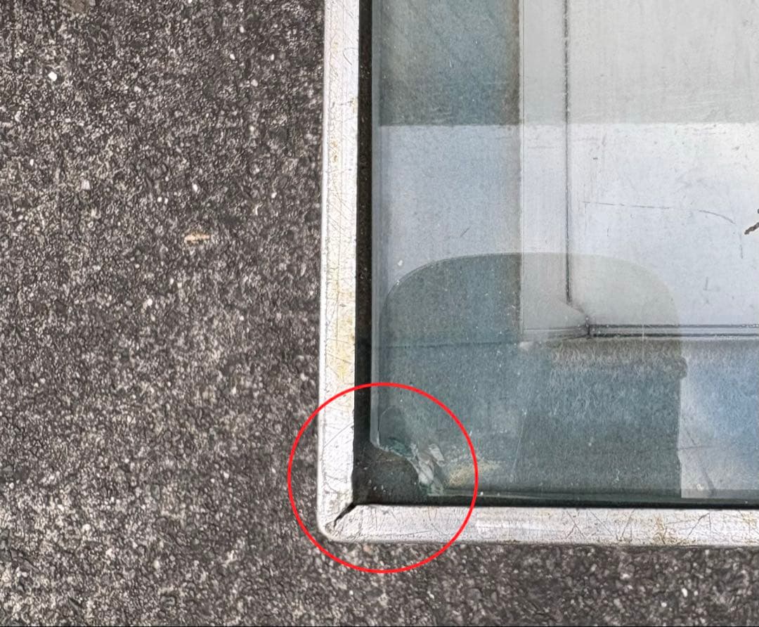 昭和レトロなショーケース中型・棚板2枚あります。値下げ！