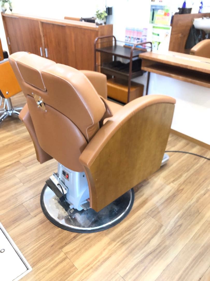 送料無料 本革 理容椅子 LEON 2台セット 現物確認OK 奈良県 状態良好