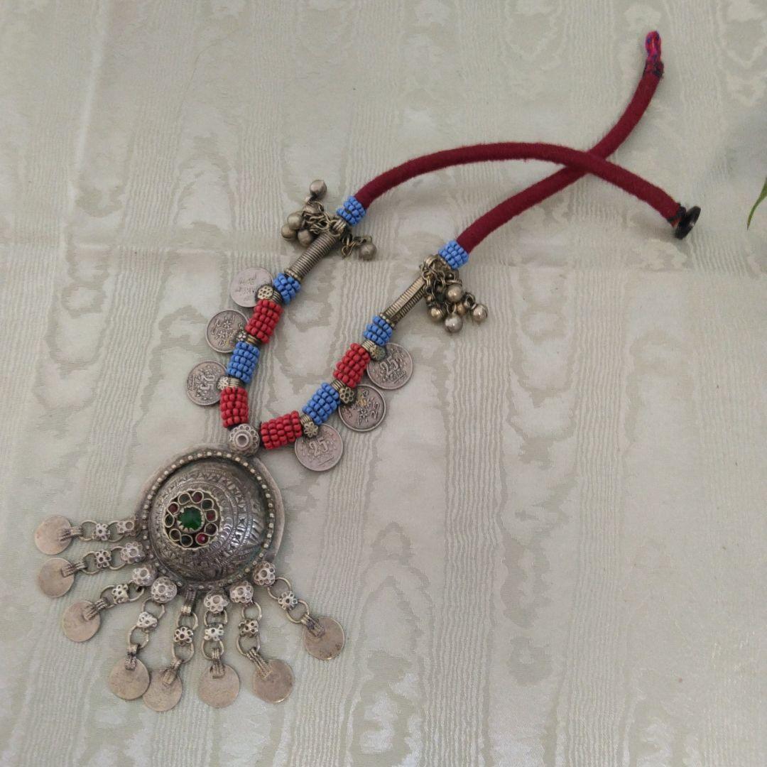 AC-109　ウズベク　古物骨董　ネックレス　赤＆水色ビーズ