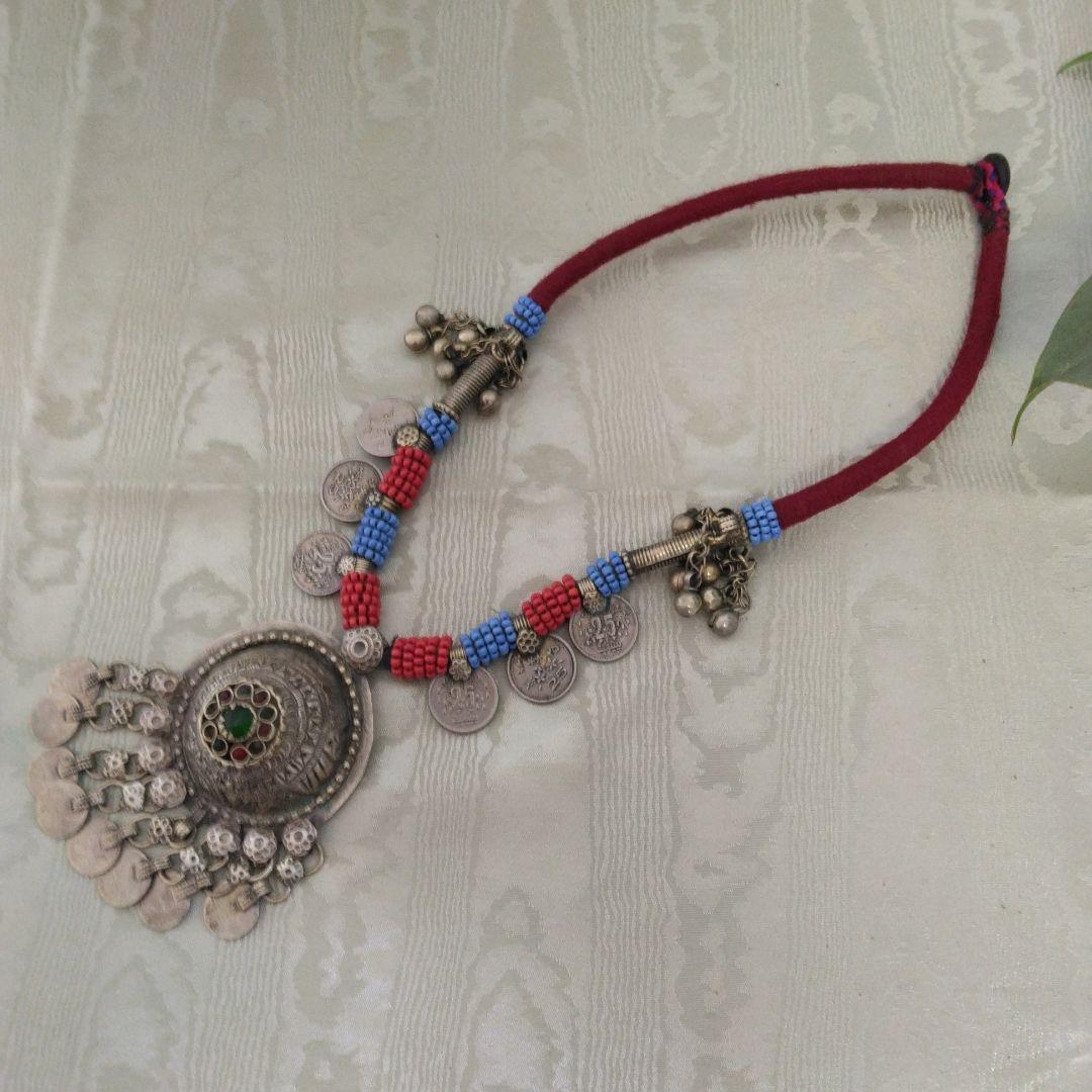 AC-109　ウズベク　古物骨董　ネックレス　赤＆水色ビーズ