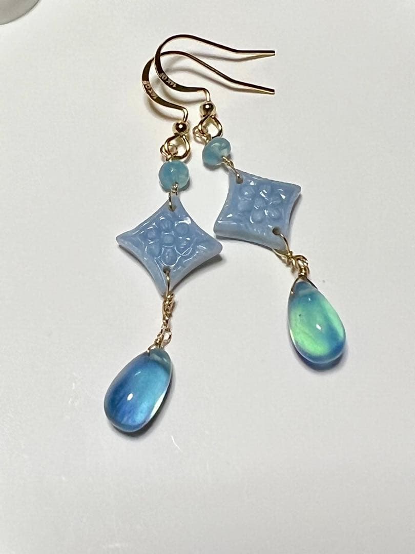 ブルーオパール　フラワー　両面　カービング　アクアマリン　14kgfピアス