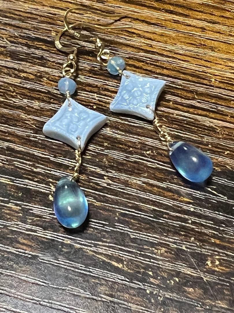 ブルーオパール　フラワー　両面　カービング　アクアマリン　14kgfピアス