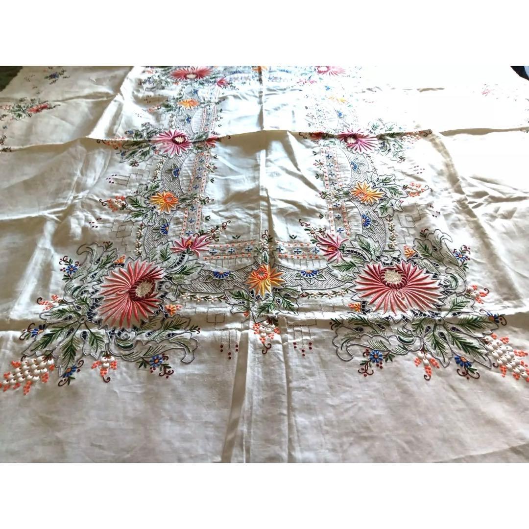 香港ヴィンテージ　刺繍　テーブルクロス お揃いのナプキン12枚OOAK刺繍花柄