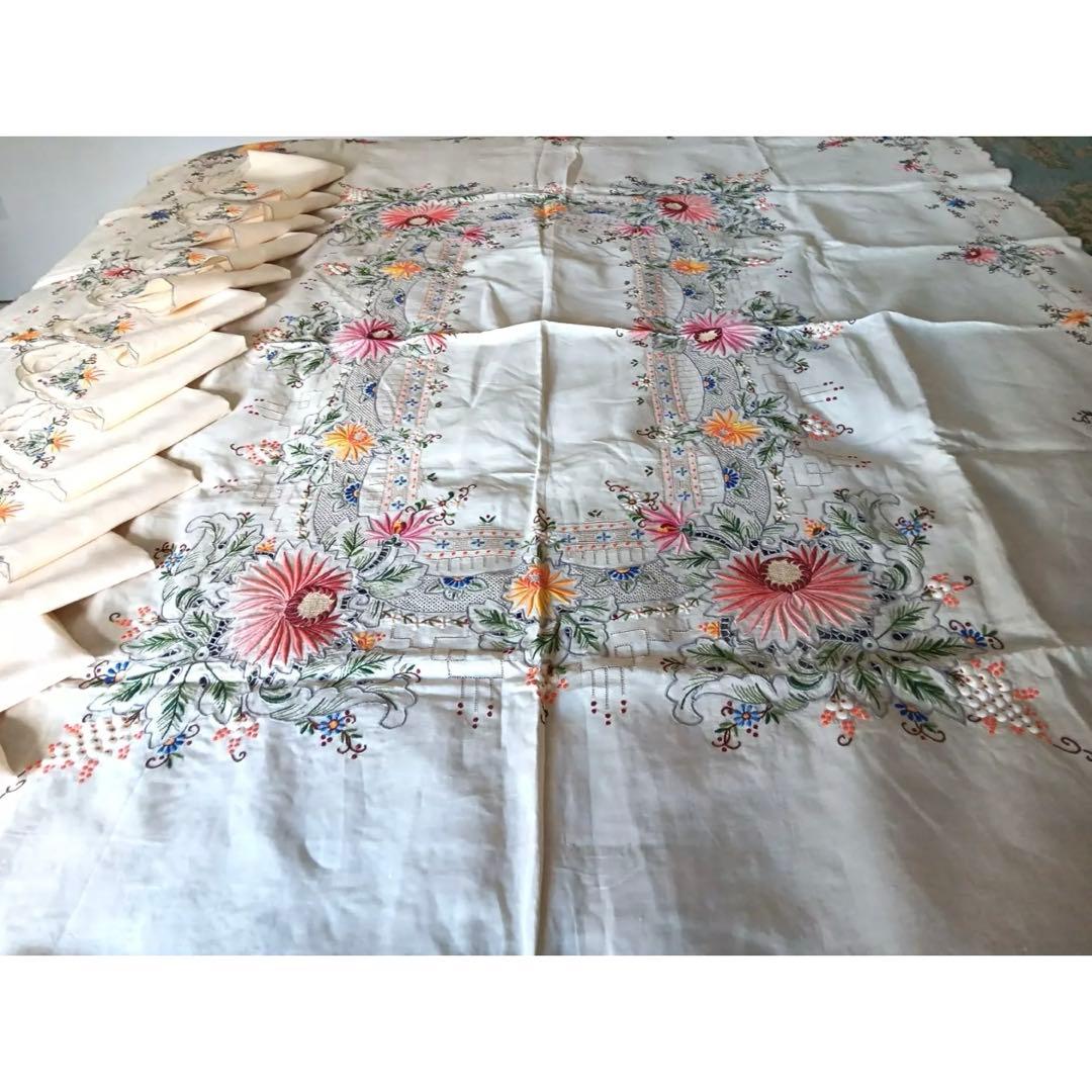 香港ヴィンテージ　刺繍　テーブルクロス お揃いのナプキン12枚OOAK刺繍花柄
