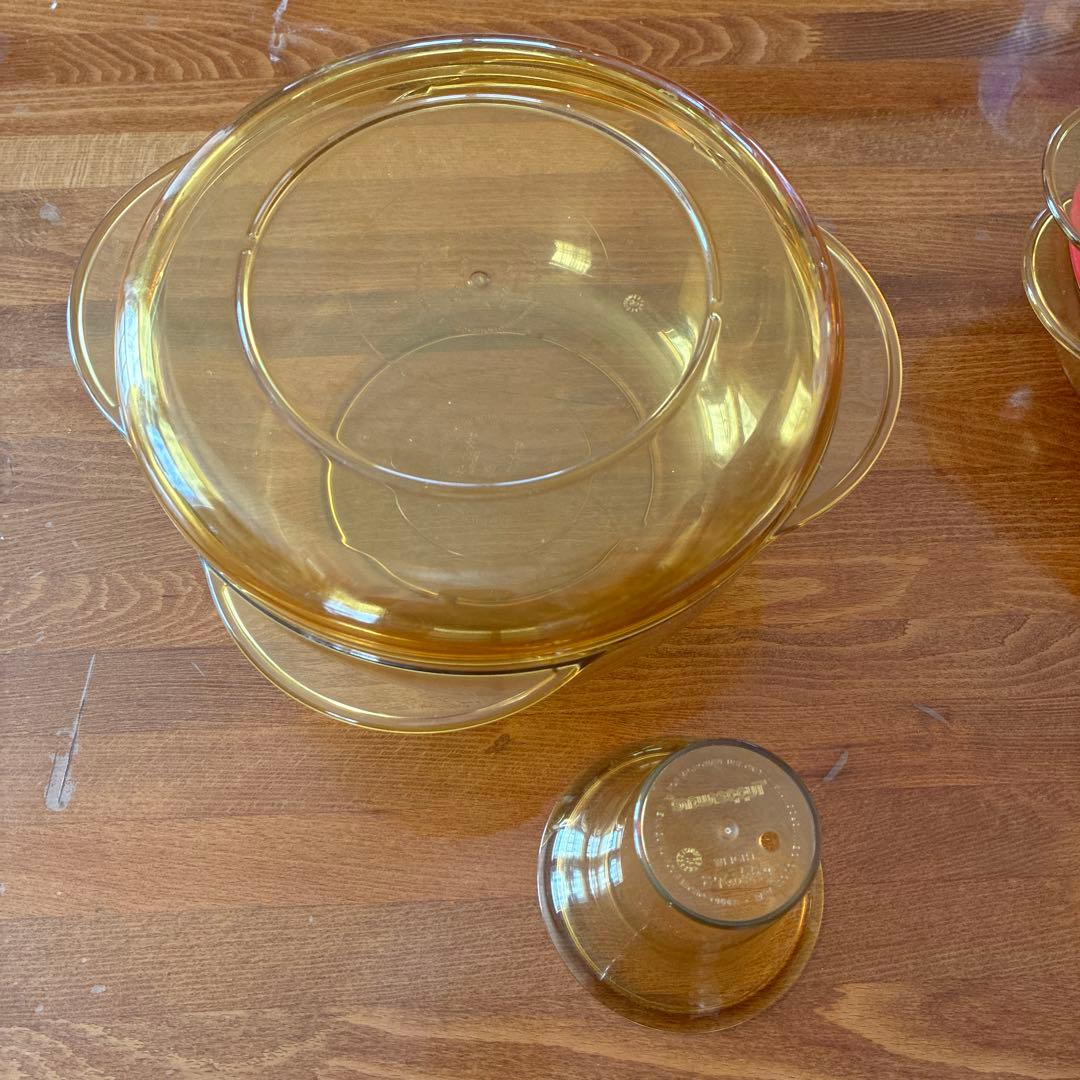 タッパーウエア　タッパーウェーブ2000 丸型大コーン付きと丸型中シール付き