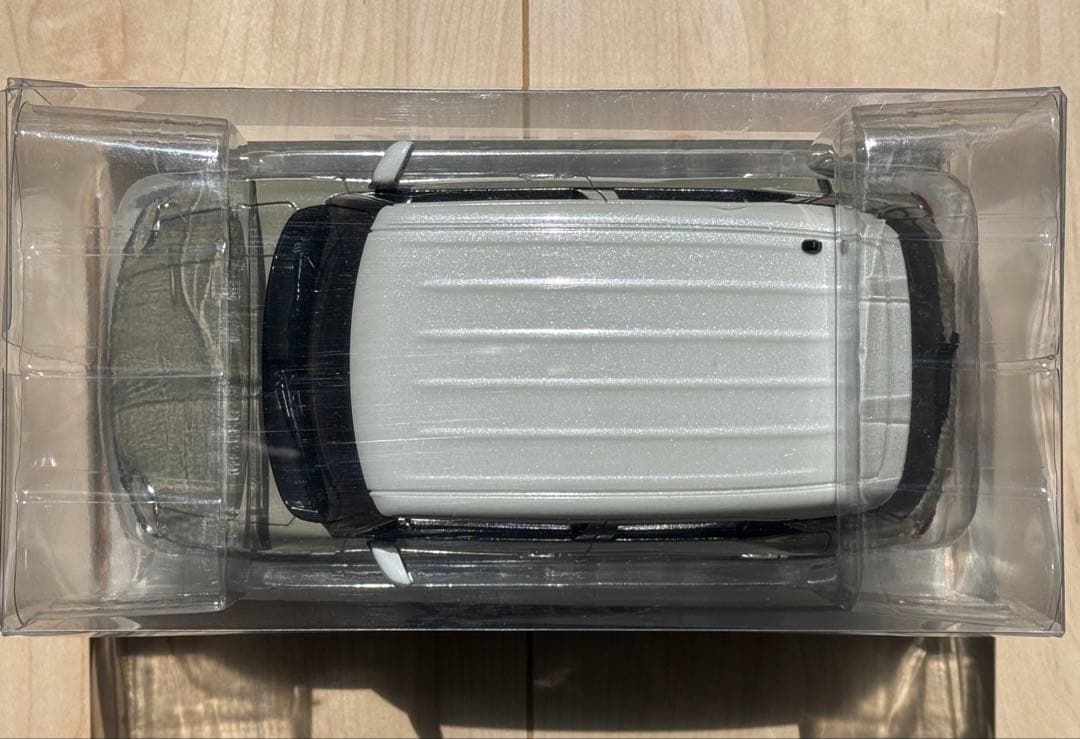 非売品　１／１８スズキ クロスビーＸＢＥＥ　カラーサンプル　キャラバンアイボリー