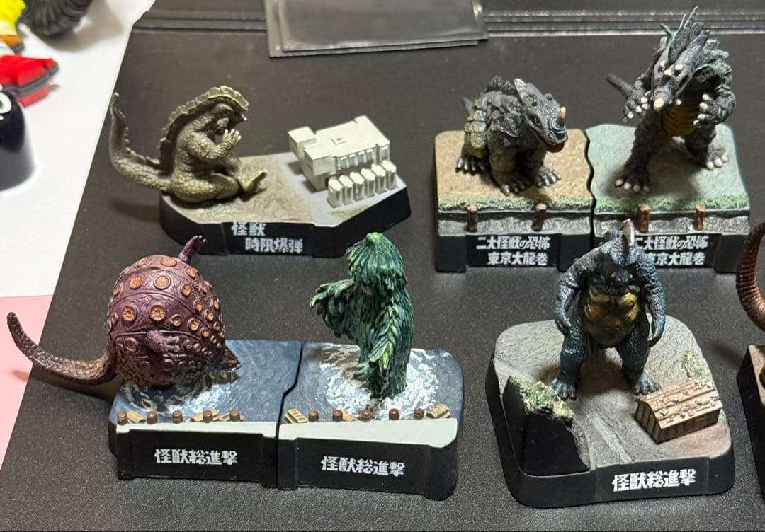 【希少】帰ってきたウルトラ怪獣名鑑 怪獣総進撃10種　1点パーツ欠損あり