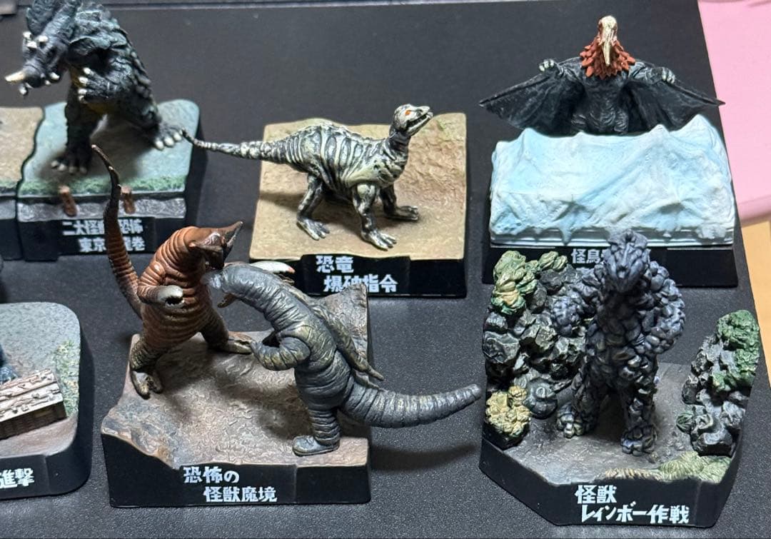 【希少】帰ってきたウルトラ怪獣名鑑 怪獣総進撃10種　1点パーツ欠損あり