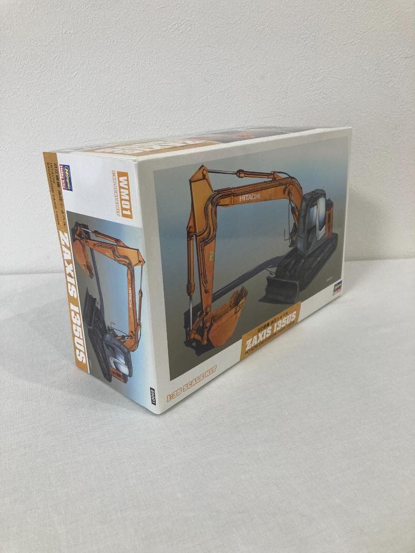 ハセガワ　日立建機　油圧ショベル　ZAXIS 135US プラモデル