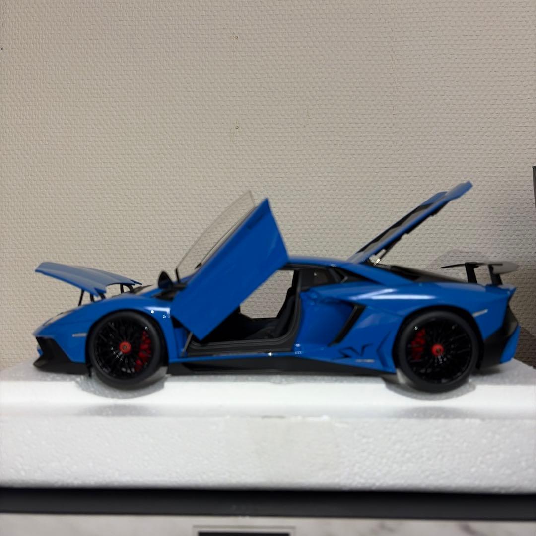 オートアート　アヴェンタドールsv ブルー