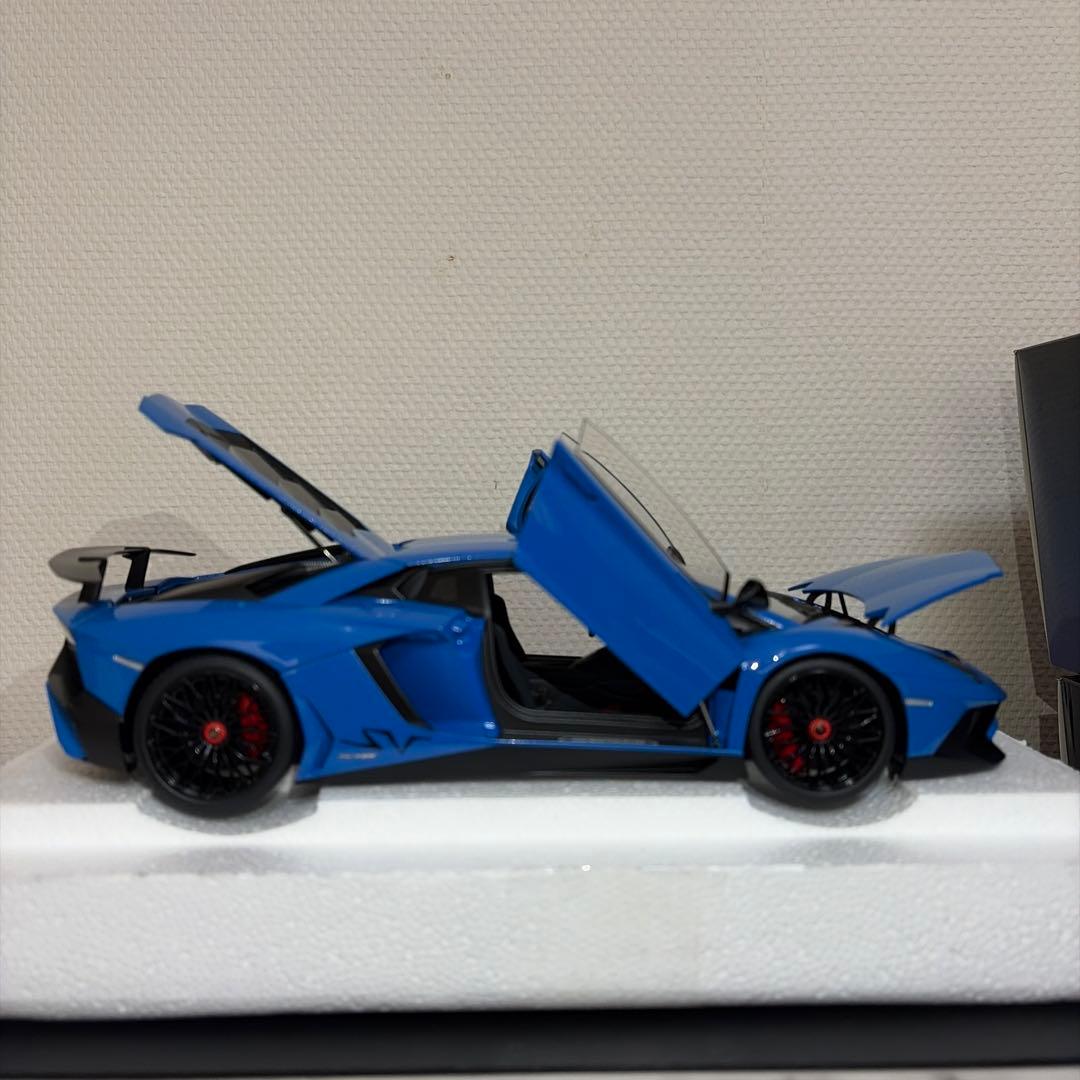 オートアート　アヴェンタドールsv ブルー