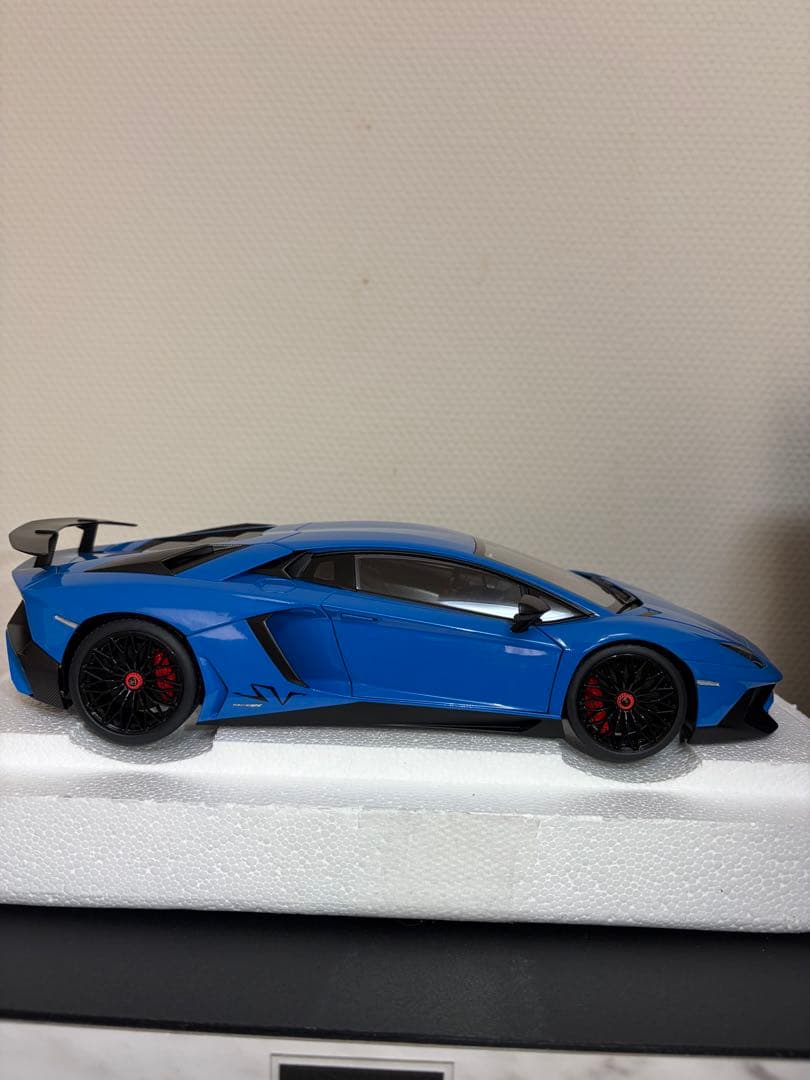 オートアート　アヴェンタドールsv ブルー