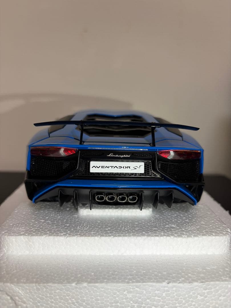 オートアート　アヴェンタドールsv ブルー