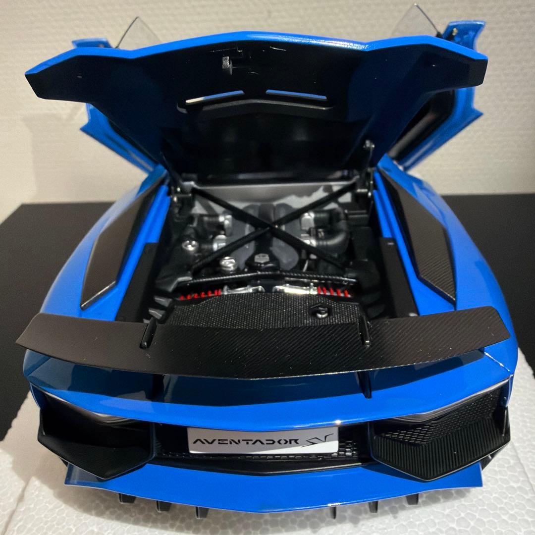 オートアート　アヴェンタドールsv ブルー