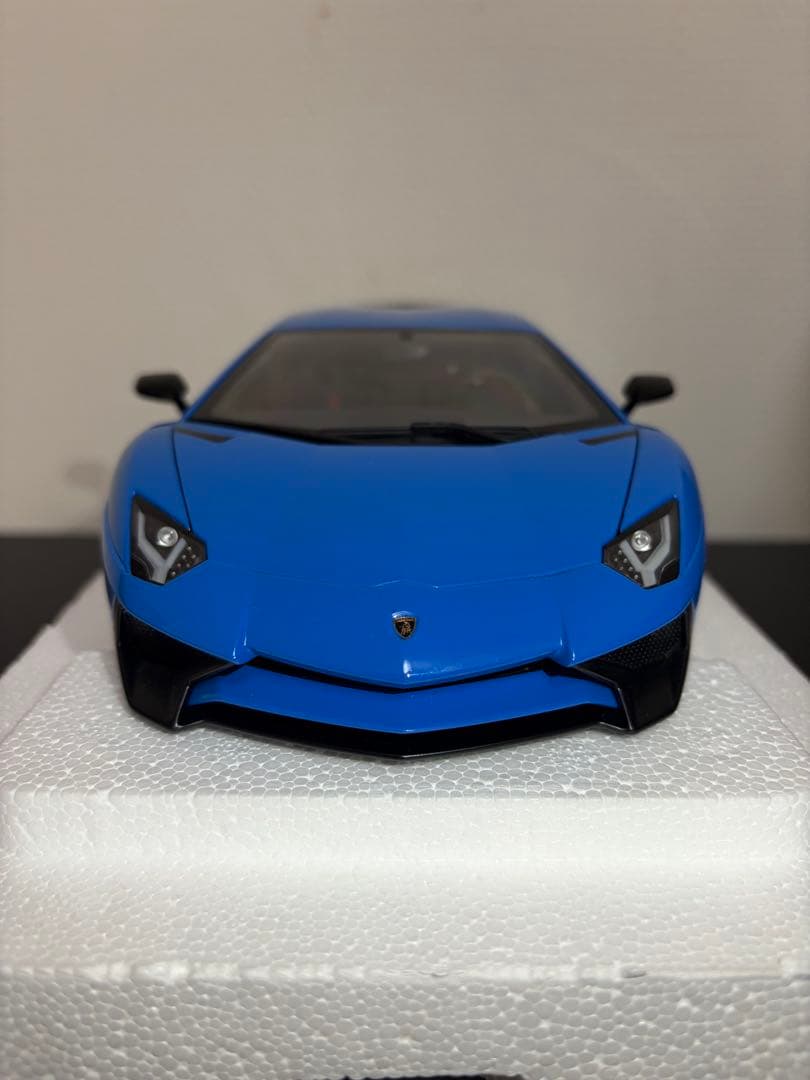 オートアート　アヴェンタドールsv ブルー