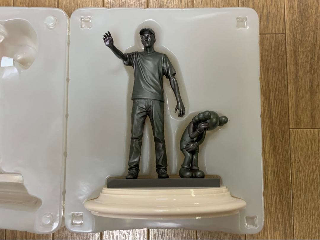 KAWS オリジナルフェイク フィギュア KAWS PARTNERS